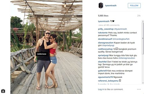 Aww... Liburan Bareng, Tyas Mirasih Mesra Peluk-peluk Pacar