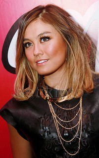 Agnez mengubah warna rambutnya yang gelap menjadi coklat kepirangan. Pool/Gus Mun/detikFoto.