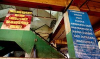     Dalam sebuah banner yang tergantung di pasar tertulis Pedagang daging pasar Palmerah mulai tanggal 9 Agustus s/d 12 Agustus tidak ada aktivitas penjualan, Mohon Maaf!!!.     