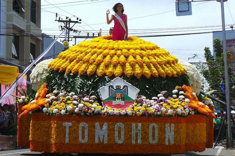 Warna warni Festival Bunga Internasional di Tomohon