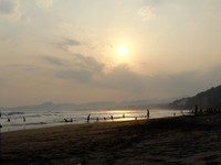 Pelabuhan Ratu terletak di pesisir selatan Sukabumi, Jawa Barat. Menghadap langsung Samudera Hindia, pantai-pantai di kawasan ini menjadi incaran para peselancar kelas dunia (Sastri/detikTravel)