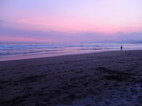Sunset di Pelabuhan Ratu berlangsung sekitar pukul 17.45-18.00 WIB. Saat-saat itulah matahari hilang di peraduan (Sastri/detikTravel)