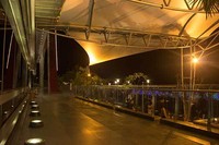 Area Waterfront yang terletak persis di belakang Baywalk Mall Pluit menjadi salah satu spot favorit pengunjung untuk bersantai. Mungkin juga bisa dimanfaatkan untuk olahraga jogging santai (Randy/detikTravel)