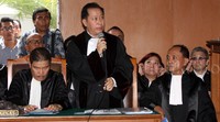 Melalui perdebatan antara kuasa hukum Kaligis dan Hakim Suprapto, akhirnya sidang praperadilan tersebut ditunda selama satu pekan dan akan digelar kembali, Selasa pekan depan. Lamhot Aritonang/detikFoto.