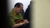 Sebelumnya Sutan Bhatoegana dituntut 11 tahun penjara dan denda Rp 500 juta subsidair 6 bulan kurungan. Ia diyakini jaksa melakukan tindak pidana korupsi menerima uang USD 340 ribu dan Rp 50 juta serta rumah dan mobil.