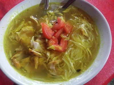Jajan Soto Ayam Gurih Mantap di Warung Sedap Malam Surabaya