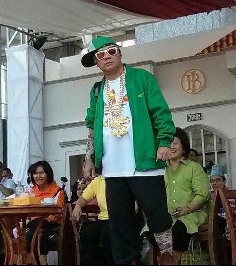 Agus Marto Bergaya Hip Hop dan Berkalung Dolar, Ini Artinya