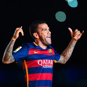 Di Tbilisi, Dani Alves Kejar Maldini