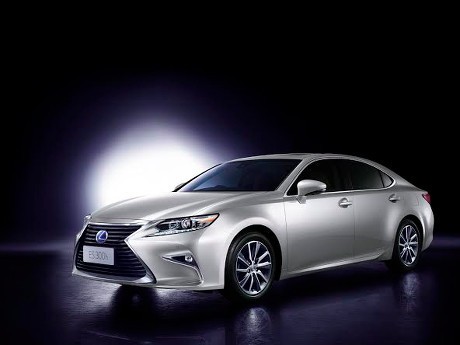 Di Indonesia Lexus ES Dibanderol Rp 1,035 Miliar