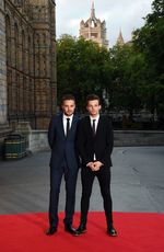Gaya Necis Liam Payne dan Louis Tomlinson di Acara Amal