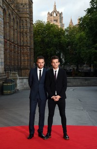 Liam Payne dan Louis Tomlinson berpose di red carpet saat tiba di lokasi acara. Stuart C. Wilson/Getty Images/detikFoto.