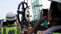 Bila sudah terpasang, maka bor atau Tunnel Boring Machine (TBM) memiliki panjang 90 meter.