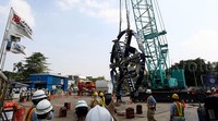Lubang tempat menaruh TBM itu memiliki kedalaman 12 meter dan lebarnya 16 meter. TBM akan diletakkan berdampingan, namun pengeborannya tidak dilakukan bersamaan.