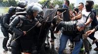 Bentrokan akhirnya pun terjadi. Lamhot Aritonang/detikFoto.