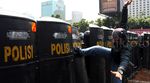 Polisi Bentrok dengan Demonstran