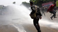 Digambarkan demonstran akhirnya berhasil dibubarkan. Lamhot Aritonang/detikFoto.