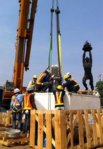 Bor Raksasa MRT Dirakit di Patung Pemuda