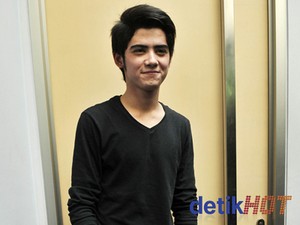 Aliando Pengen Gondrong, Tapi Takut Kayak Cewek