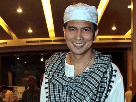 Krisna Mukti dan Devi Resmi Cerai
