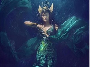 Open Eyes! Seksinya Julia Perez Jadi Nyi Roro Kidul di Dalam Air