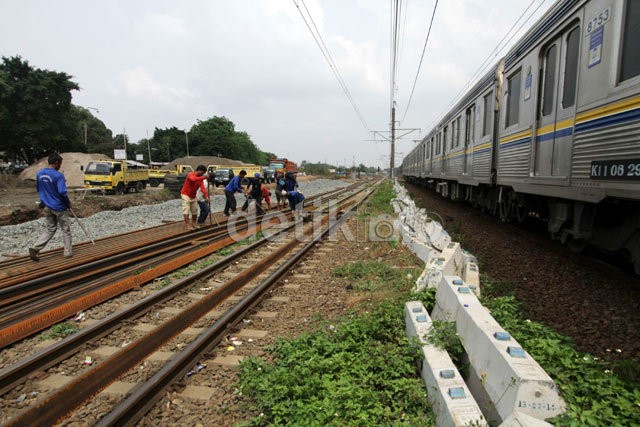 Lewati Gunung dan Sungai, Biaya Bikin Kereta di Papua Mahal