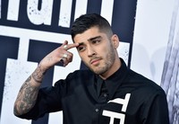 Pose Zayn Malik di depan kamera. Kevin Winter/Getty Images/detikFoto.