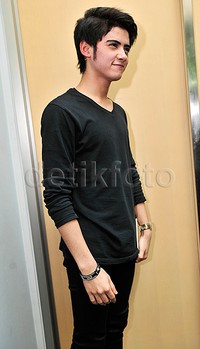 Cowok yang beradu akting dengan Prilly Latuconsina itu terlihat kurus. Pool/Noel/detikFoto.
