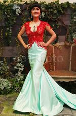 Red Hot! Julia Perez Superseksi Berkebaya Merah Menyala