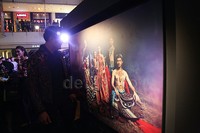 Rio mempersembahkan pameran kolaborasi antara seni dan fashion yang berjudul 'Alkisah'.