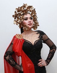 Penampilan Syahrini saat ditemui di Galeri Indonesia Kaya, Grand Indonesia, Senin (10/8/2015). Pool/Palevi S/detikFoto.