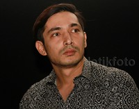 Ia memerankan karakter Lam yang berprofesi sebagai jurnalis. Pool/Gus Mun/detikFoto.