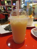 Menikmati Coconut Pudding yang Creamy dan Sesame Balls yang Gurih di Sweet Hut