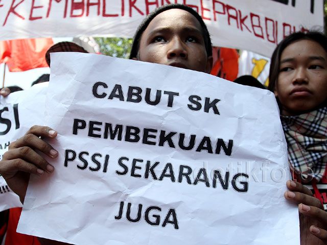Jakmania Demo Kantor Menpora