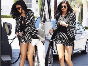 Mobil Ferrari untuk Kylie Jenner dari Sang Pacar