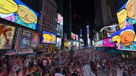 Times Square Diserang Seniman Brazil