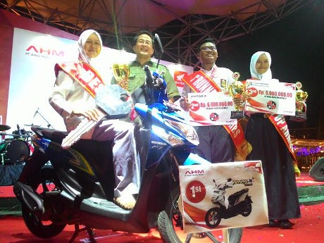 Juara 1 AHMBS Meneliti Campuran Bensin dengan Minyak Jahe