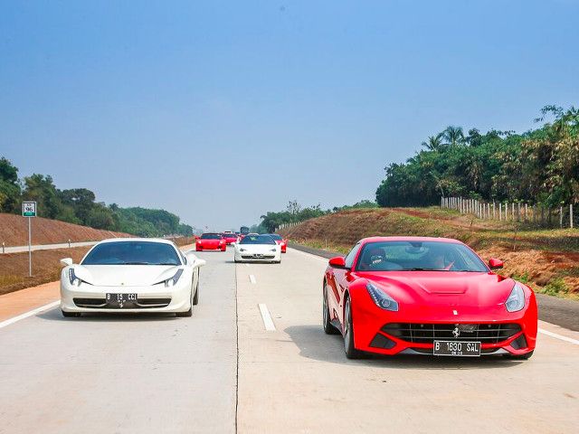 Ferrari Jajal Tol Cipali