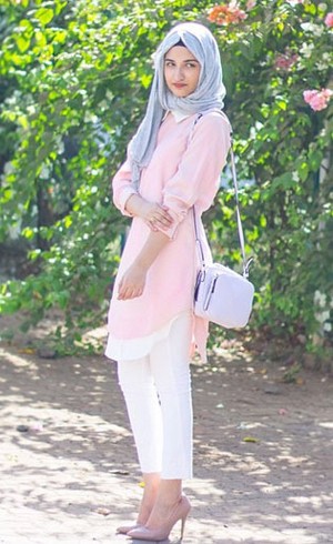 Foto: Tampil Profesional dengan Hijab ala Si Cantik dari India, Farheen Naqi