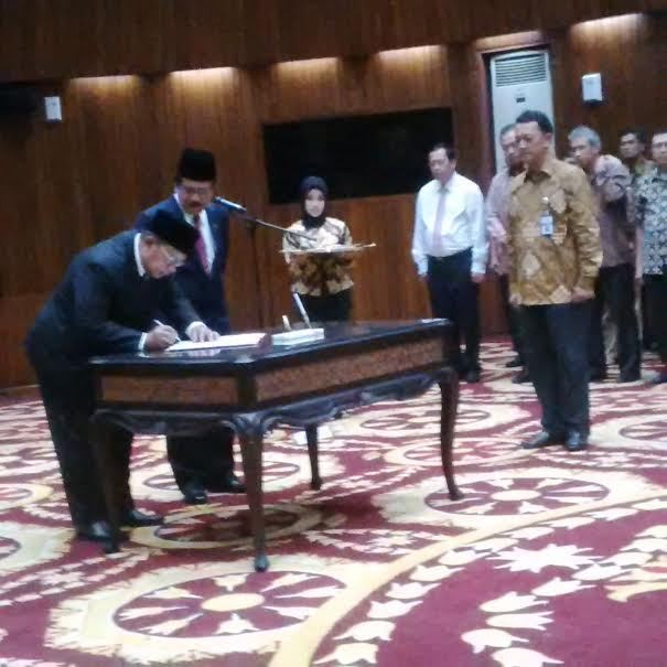 Sofyan Djalil Serahkan Jabatan Menko Ekonomi ke Darmin Nasution