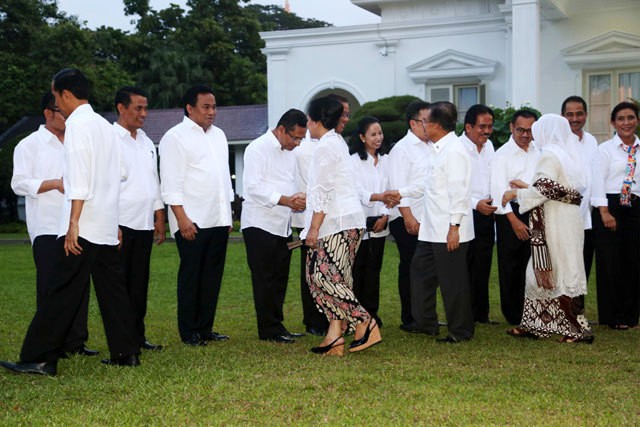 Ini Bocoran 5 Menteri yang Kena Reshuffle Jokowi dan Penilaian Ekonom