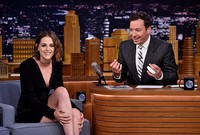 Di kesempatan tersebut, mantan kekasih Robert Pattinson itu mempromosikan film terbarunya 'American Ultra' saat berbincang bersama Jimmy Fallon. Mike Coppola/NBC/Getty Images/detikFoto.