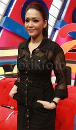 Maia Estianty Berbaju Menerawang