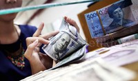 Sebelumnya pada Senin (2/3/2015) rupiah sempat menyentuh level Rp 13.500 per dolar AS.     