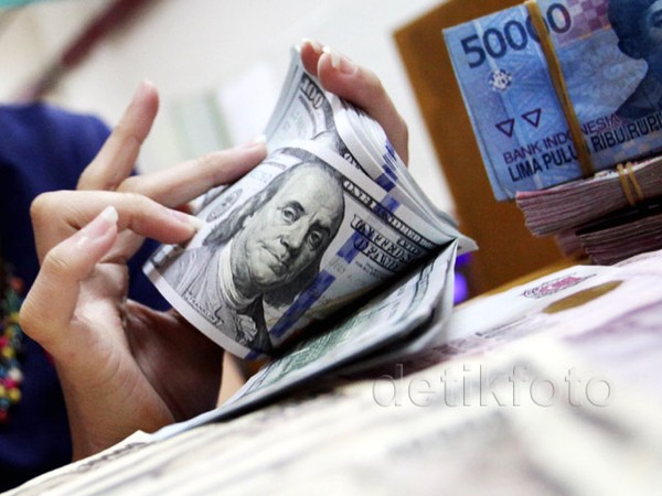 Dolar AS Tembus Rp 13.825