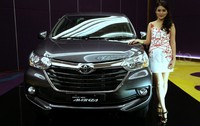 Untuk eksterior bagian grille mengalami perubahan. Bentuk grille kini menjadi trapesium, mirip Innova saat ini dengan dikelilingi oleh aksen krom.