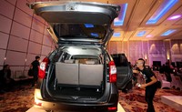 Great New Xenia tersedia 8 warna termasuk warna baru baru yaitu nebule blue metallic dan dark brown metallic.