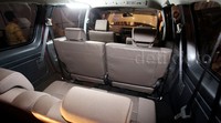 Mobil ini memiliki desain interior yang lebih mewah dan berkualitas.