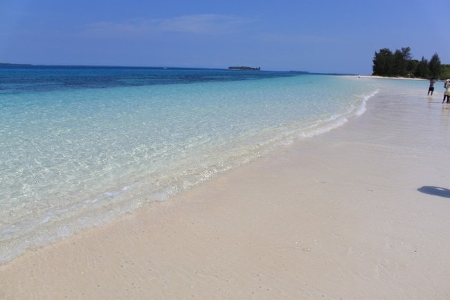 Cara Petualangan Sehari di Pulau Morotai