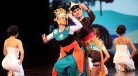 Dramatari Panji Inu menceritakan kisah akhir pemerintahan Prabu Airlangga sebagai penguasa Kerajaan Brawijaya. Kerajaan besar dibagi dua oleh Mpu Baradah menjadi Kediri dan Jenggala.