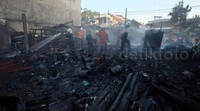 Api cukup sulit dipadamkan karena membakar utamanya barang-barang yang ada di bengkel fiber dan bengkel motor seperti fiber, plastik, oli, dan minyak